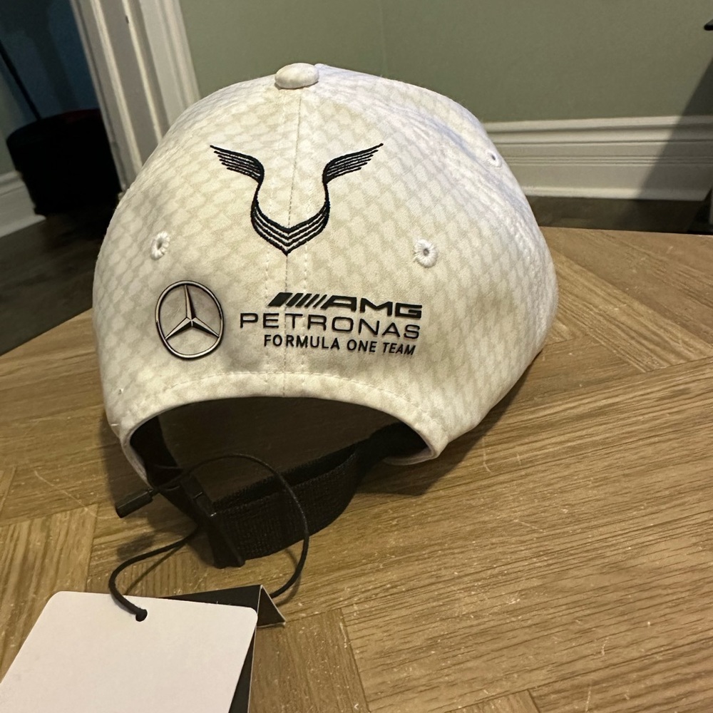Mercedes grab turismo hat - Picture 3 of 3